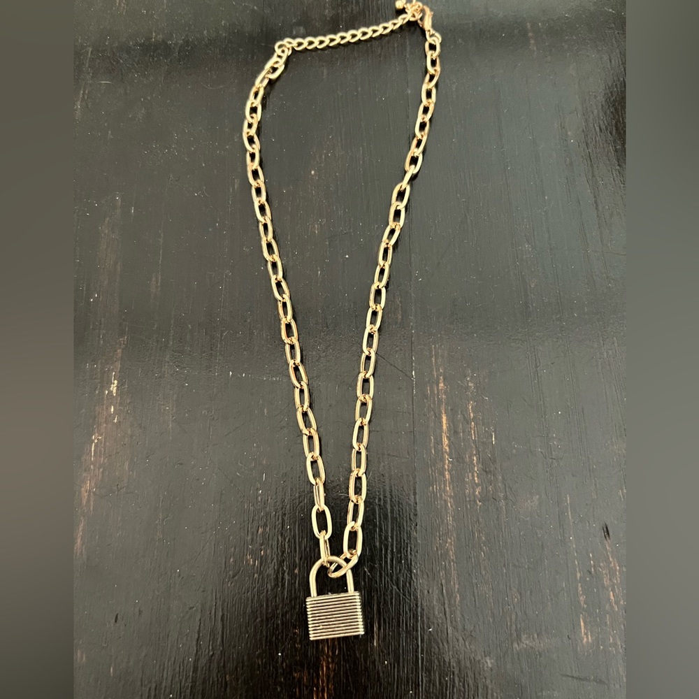 HOT TOPIC gold chains